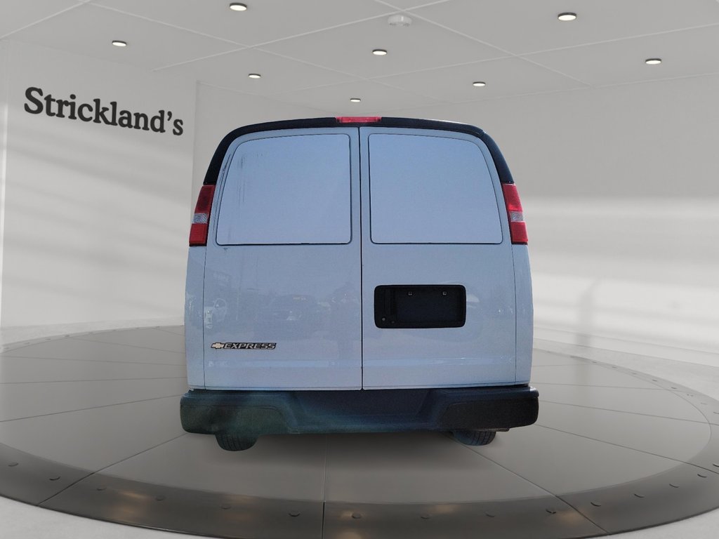 2020 Chevrolet Express Cargo 2500 135 Wheelbase in Brantford, Ontario - 3 - w1024h768px