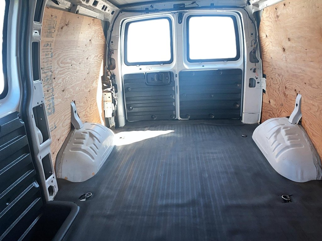 2022 Chevrolet Express Cargo 2500 135 WB 2WD in Brantford, Ontario - 17 - w1024h768px