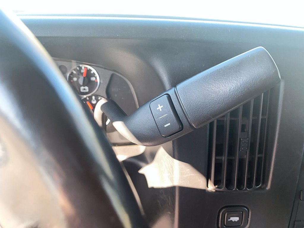 2022 Chevrolet Express Cargo 2500 135 WB 2WD in Brantford, Ontario - 14 - w1024h768px