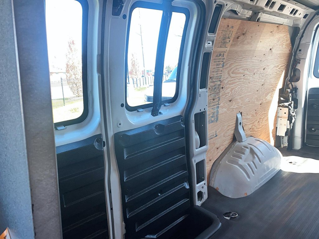 2022 Chevrolet Express Cargo 2500 135 WB 2WD in Brantford, Ontario - 16 - w1024h768px