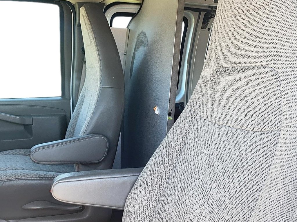 2022 Chevrolet Express Cargo 2500 135 WB 2WD in Brantford, Ontario - 8 - w1024h768px