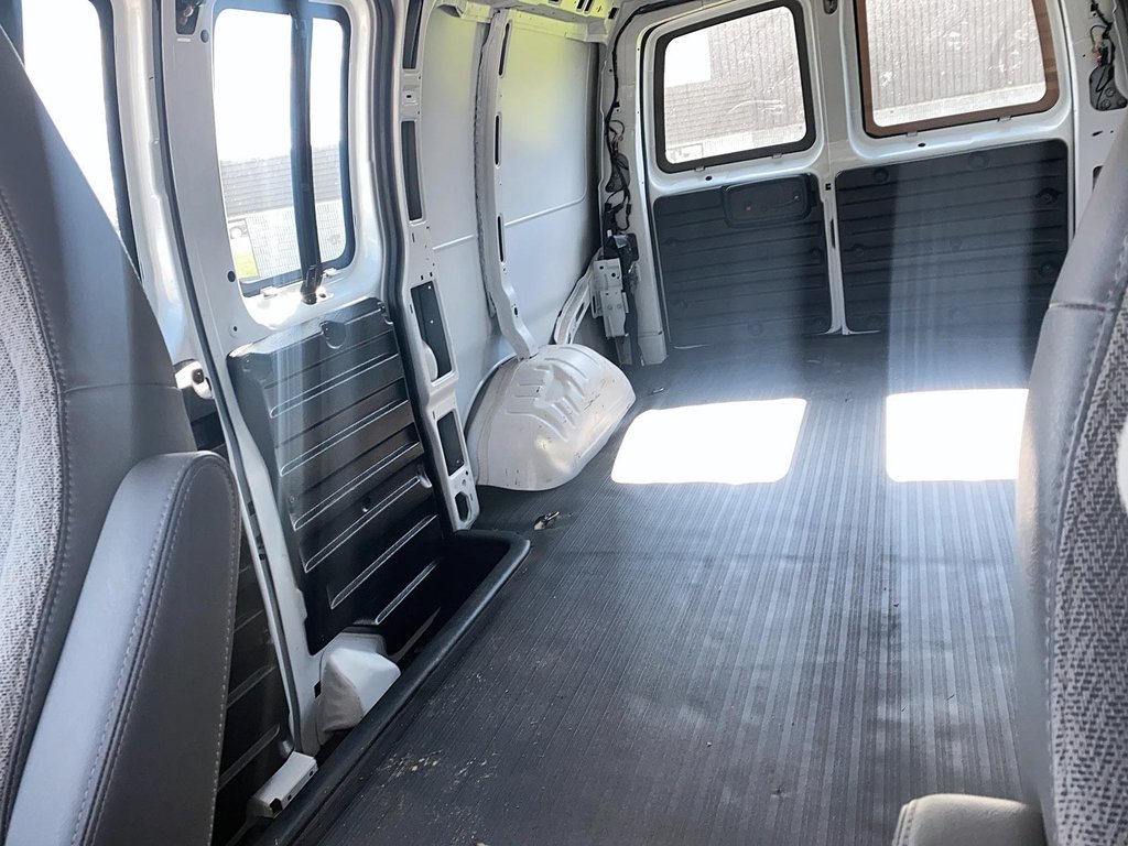 2023 Chevrolet Express Cargo 2500 135 WB 2WD in Brantford, Ontario - 15 - w1024h768px