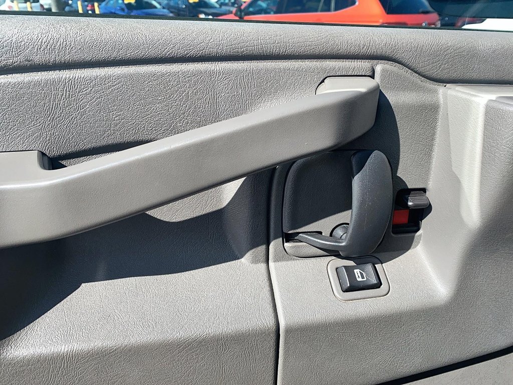 2023 Chevrolet Express Cargo 2500 135 WB 2WD in Brantford, Ontario - 10 - w1024h768px