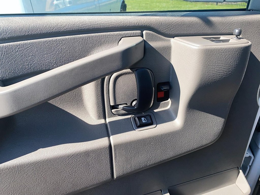 2023 Chevrolet Express Cargo 2500 135 WB 2WD in Brantford, Ontario - 10 - w1024h768px