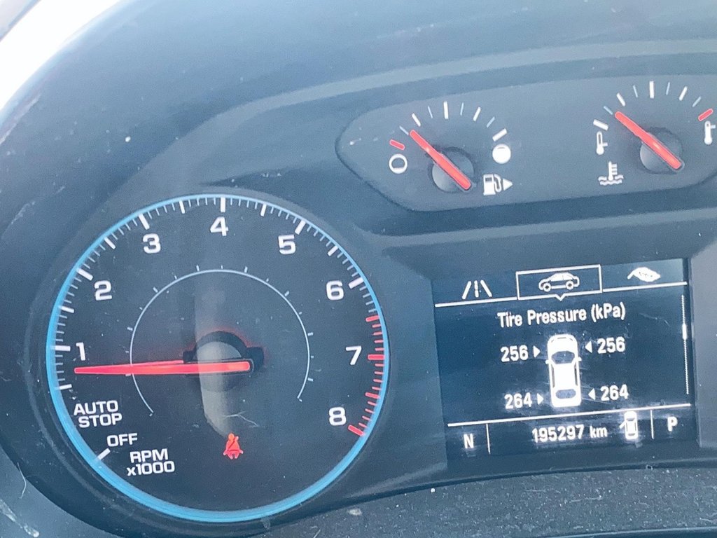 2016 Chevrolet Malibu LT in Stratford, Ontario - 12 - w1024h768px