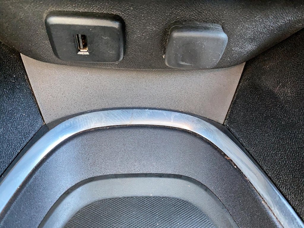 2016 Chevrolet Malibu LT in Stratford, Ontario - 16 - w1024h768px