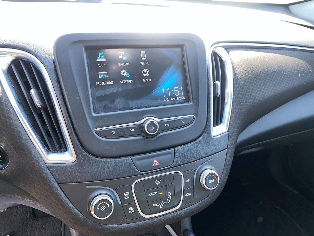 2016 Chevrolet Malibu LT in Stratford, Ontario - 13 - w1024h768px