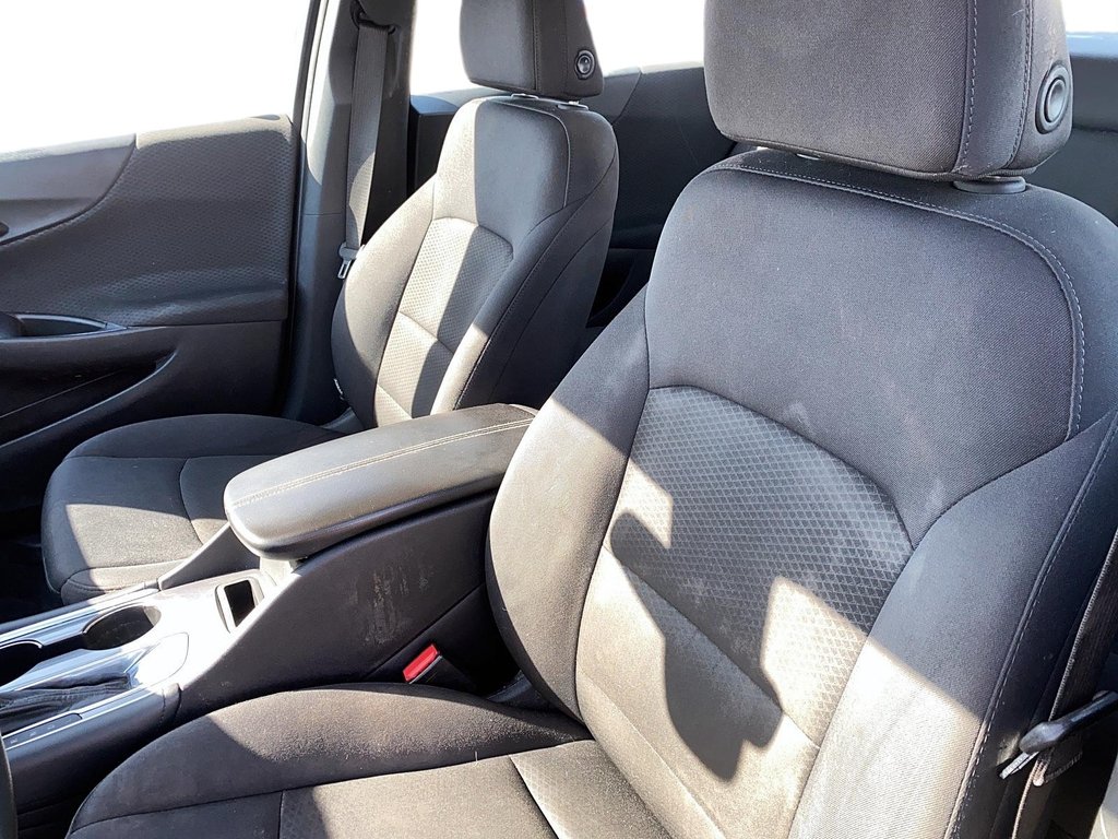 2016 Chevrolet Malibu LT in Stratford, Ontario - 8 - w1024h768px