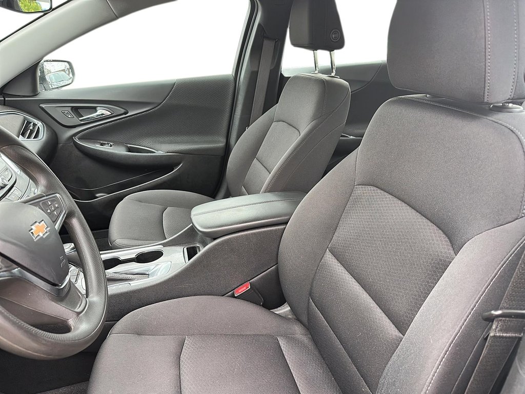 2020 Chevrolet Malibu LT in Brantford, Ontario - 8 - w1024h768px