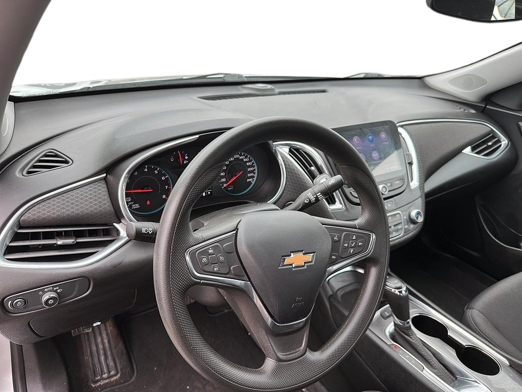 2020 Chevrolet Malibu LT in Brantford, Ontario - 9 - w1024h768px