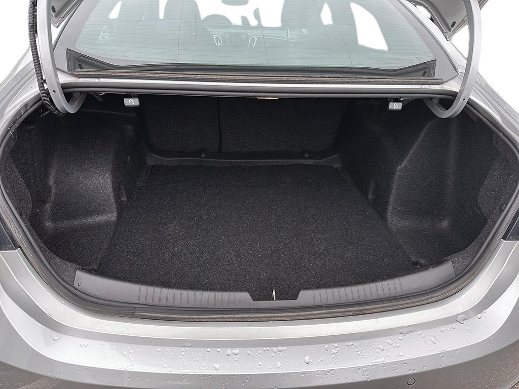 2020 Chevrolet Malibu LT in Brantford, Ontario - 6 - w1024h768px