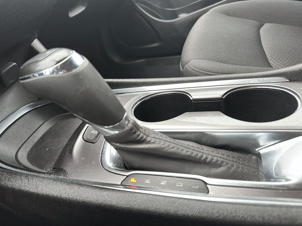 2020 Chevrolet Malibu LT in Brantford, Ontario - 14 - w1024h768px