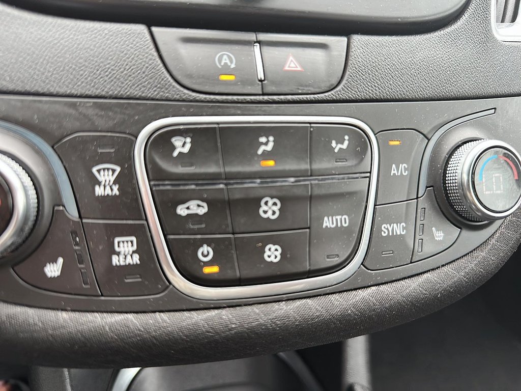 2020 Chevrolet Malibu LT in Brantford, Ontario - 15 - w1024h768px