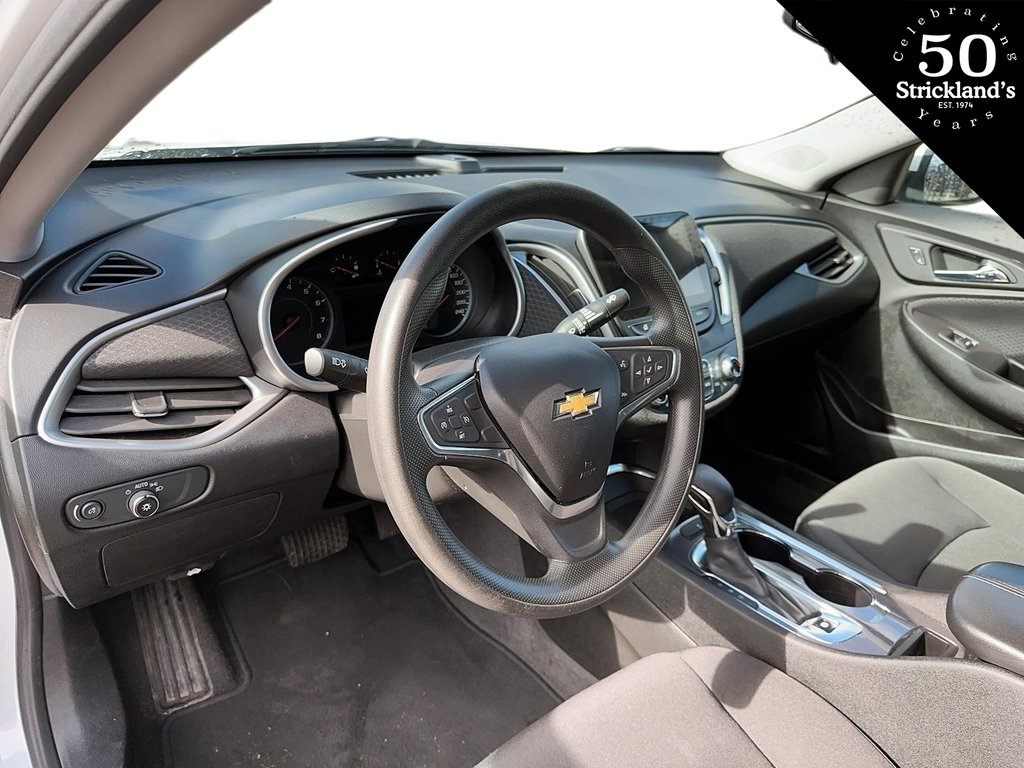 2022  Malibu LT in Brantford, Ontario - 9 - w1024h768px