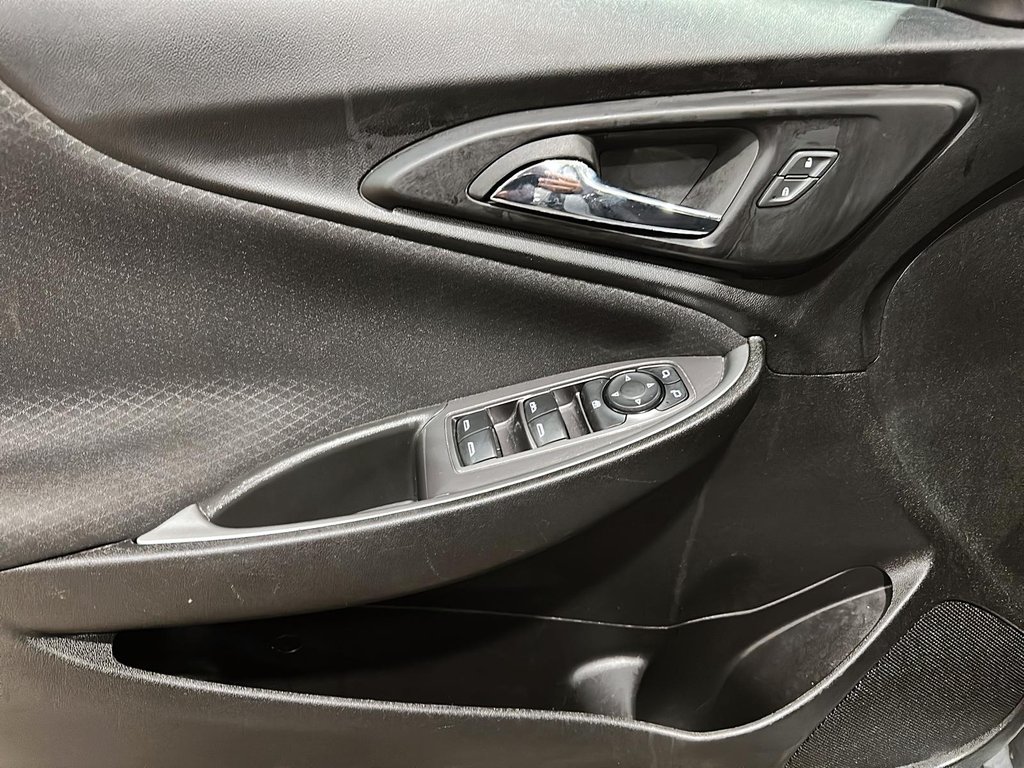 2023 Chevrolet Malibu LT in Brantford, Ontario - 10 - w1024h768px
