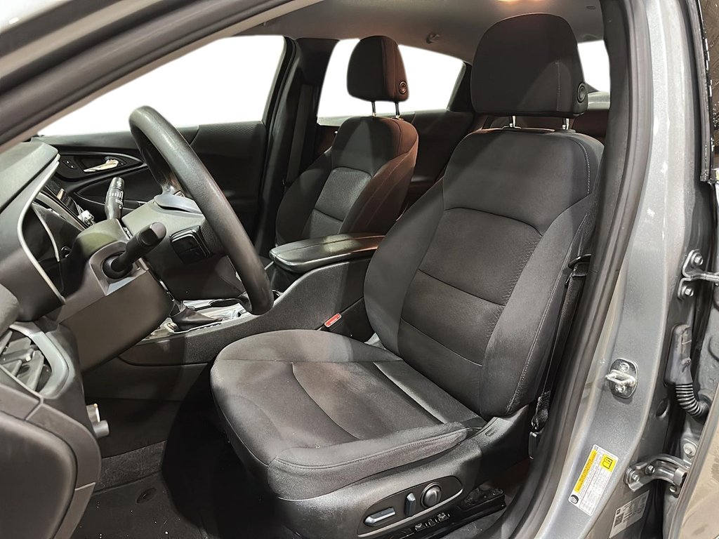 2023 Chevrolet Malibu LT in Brantford, Ontario - 8 - w1024h768px