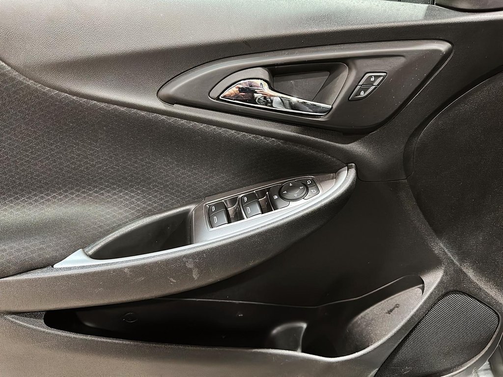 2024 Chevrolet Malibu 1LT in Brantford, Ontario - 10 - w1024h768px