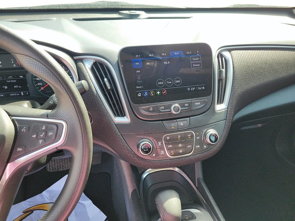2024 Chevrolet Malibu 1LT in Brantford, Ontario - 13 - w1024h768px
