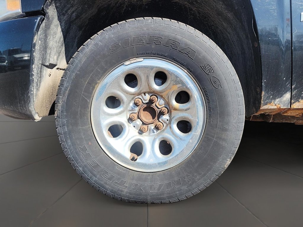 2009 Chevrolet Silverado 1500 WT Reg Cab in Brantford, Ontario - 7 - w1024h768px