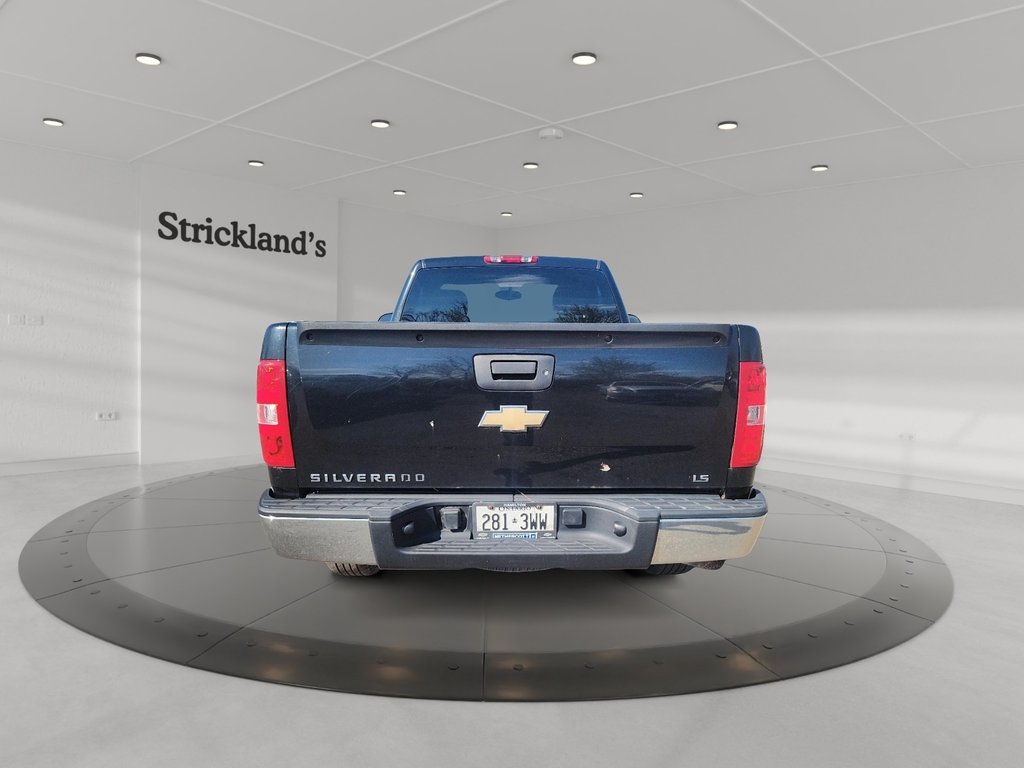 2009 Chevrolet Silverado 1500 WT Reg Cab in Brantford, Ontario - 3 - w1024h768px