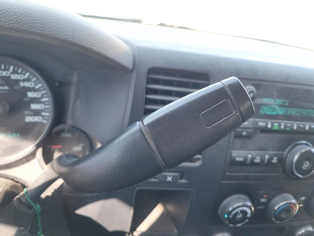 2009 Chevrolet Silverado 1500 WT Reg Cab in Brantford, Ontario - 13 - w1024h768px