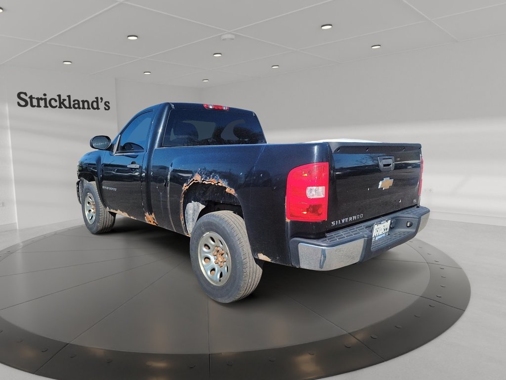 2009 Chevrolet Silverado 1500 WT Reg Cab in Brantford, Ontario - 4 - w1024h768px