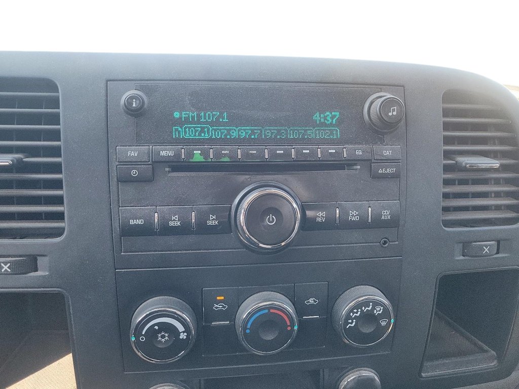 2009 Chevrolet Silverado 1500 WT Reg Cab in Brantford, Ontario - 12 - w1024h768px
