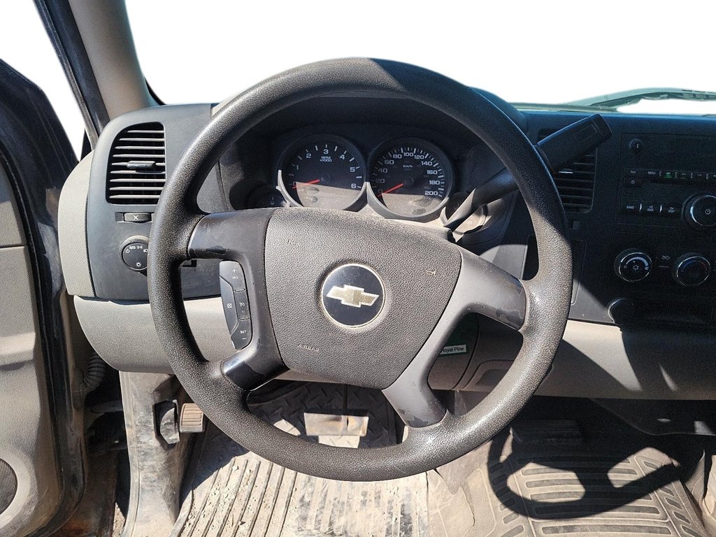 2009 Chevrolet Silverado 1500 WT Reg Cab in Brantford, Ontario - 11 - w1024h768px