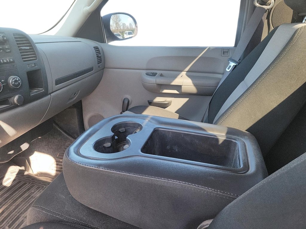 2009 Chevrolet Silverado 1500 WT Reg Cab in Brantford, Ontario - 16 - w1024h768px