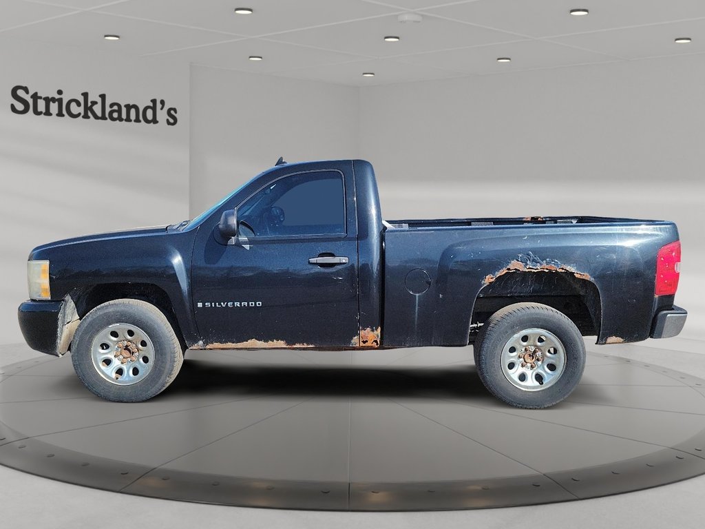 2009 Chevrolet Silverado 1500 WT Reg Cab in Brantford, Ontario - 5 - w1024h768px