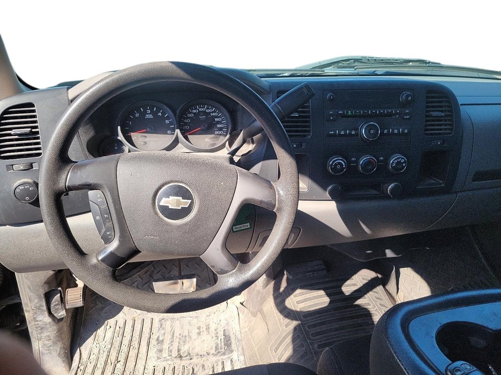 2009 Chevrolet Silverado 1500 WT Reg Cab in Brantford, Ontario - 9 - w1024h768px