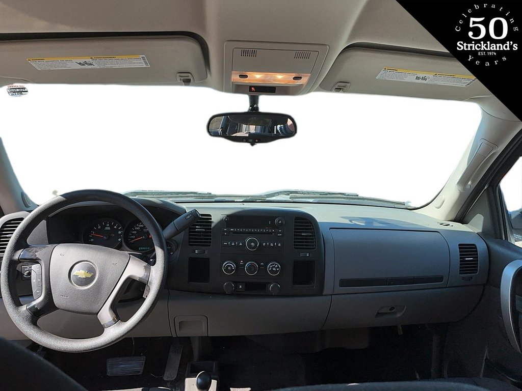 2011 Chevrolet Silverado 1500 LS Ext Cab Std Box 4WD 1SF in Stratford, Ontario - 8 - w1024h768px