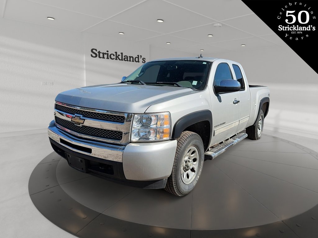 2011 Chevrolet Silverado 1500 LS Ext Cab Std Box 4WD 1SF in Stratford, Ontario - 1 - w1024h768px