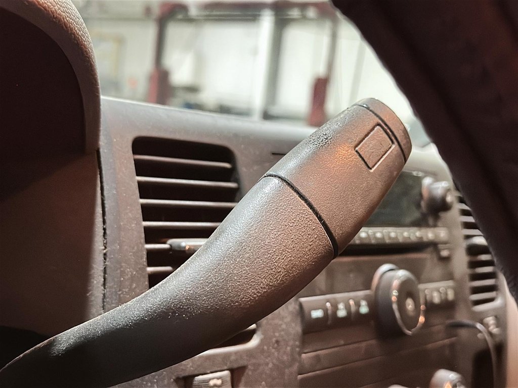 2012 Chevrolet Silverado 1500 LT Crew Cab Short Box 4WD 1SB in Brantford, Ontario - 13 - w1024h768px