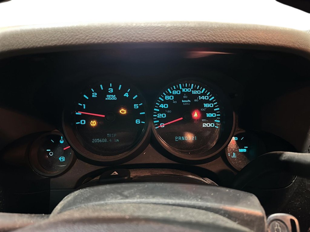 2012 Chevrolet Silverado 1500 LT Crew Cab Short Box 4WD 1SB in Brantford, Ontario - 12 - w1024h768px