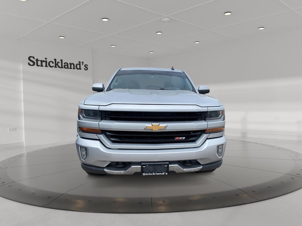 2017 Chevrolet Silverado 1500 Crew 4x4 LT / Short Box in Brantford, Ontario - 2 - w1024h768px