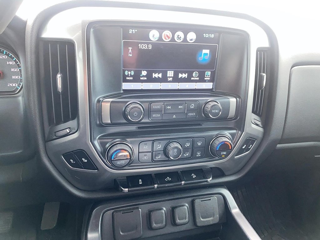 2017 Chevrolet Silverado 1500 Crew 4x4 LT / Short Box in Brantford, Ontario - 12 - w1024h768px