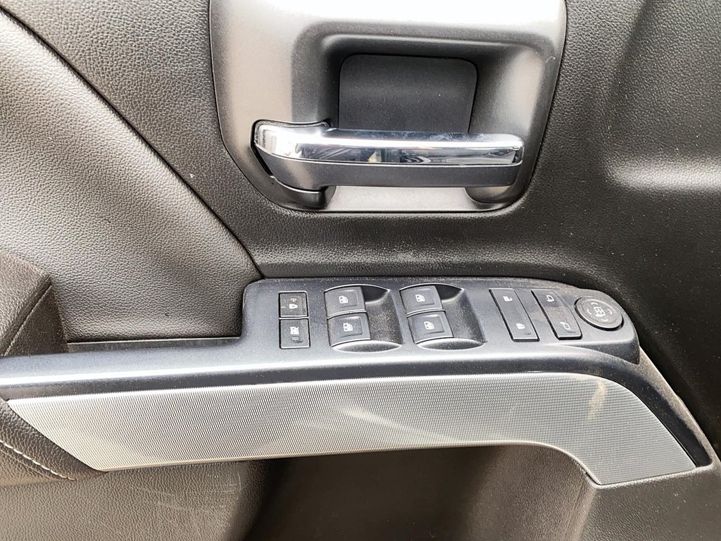 2017 Chevrolet Silverado 1500 Crew 4x4 LT / Short Box in Brantford, Ontario - 9 - w1024h768px