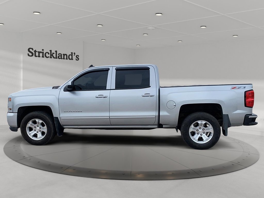 2017 Chevrolet Silverado 1500 Crew 4x4 LT / Short Box in Brantford, Ontario - 5 - w1024h768px