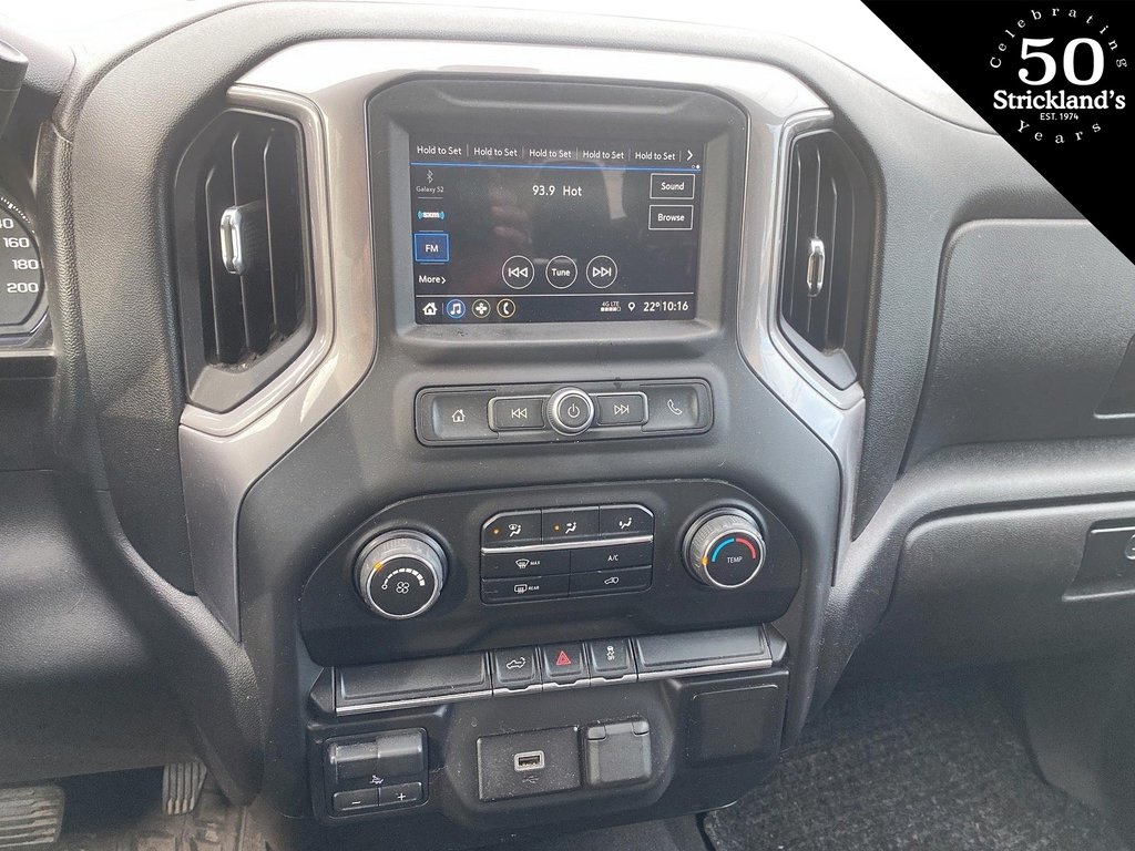 2019  Silverado 1500 New Crew Cab 4x4 Custom / Short Box in Stratford, Ontario - 9 - w1024h768px