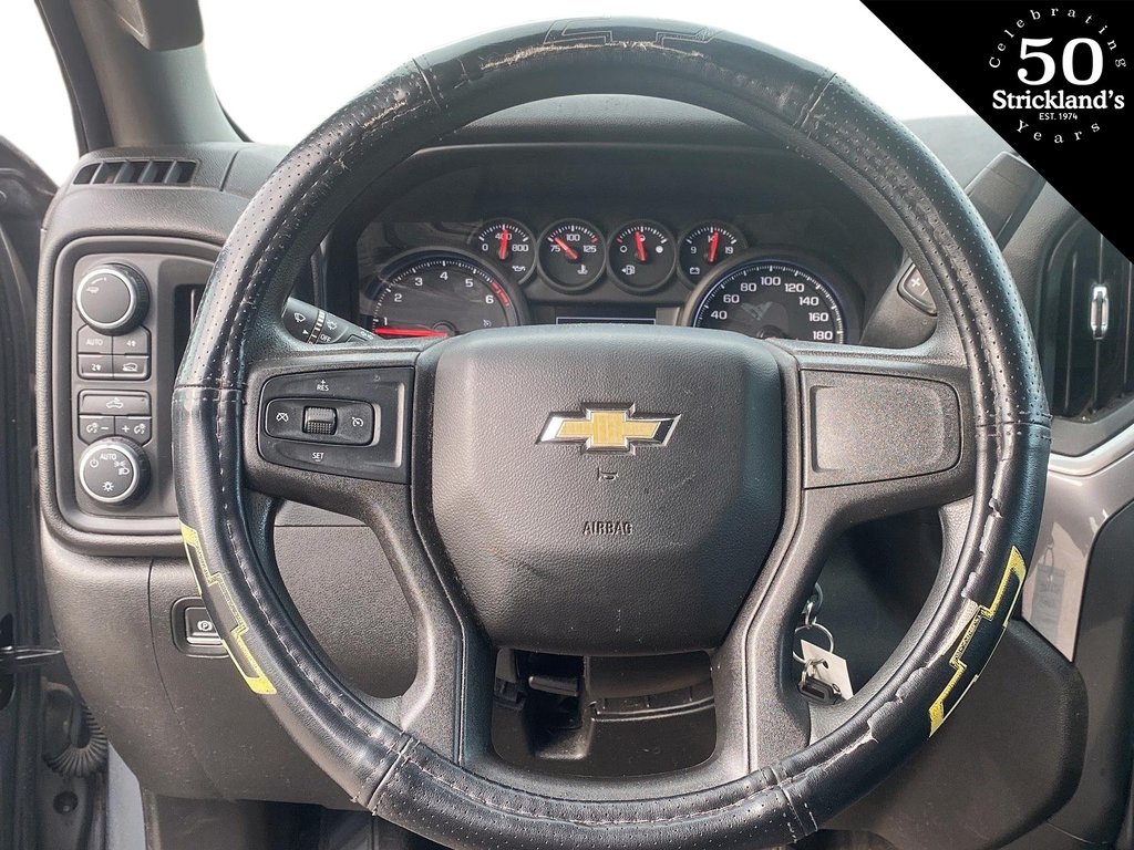 2019  Silverado 1500 New Crew Cab 4x4 Custom / Short Box in Stratford, Ontario - 7 - w1024h768px