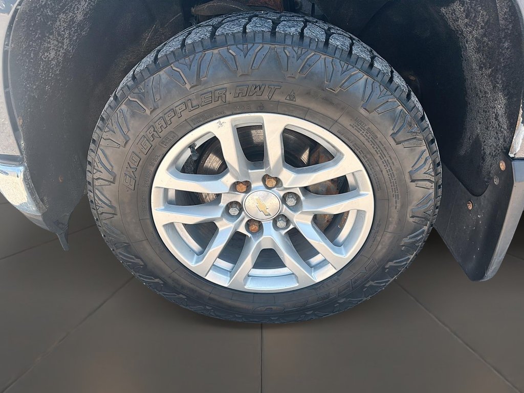 2019 Chevrolet Silverado 1500 New Crew Cab 4x4 LT / Short Box in Stratford, Ontario - 6 - w1024h768px