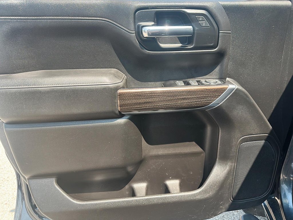 2019 Chevrolet Silverado 1500 New Crew Cab 4x4 LT / Short Box in Stratford, Ontario - 9 - w1024h768px