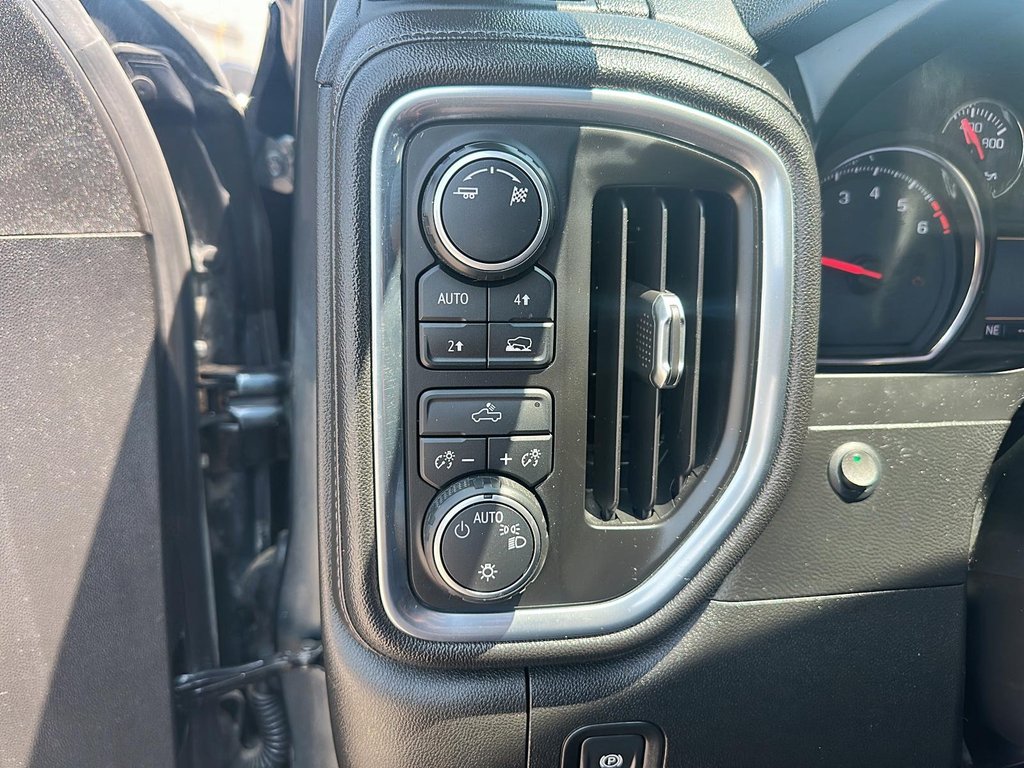 2019 Chevrolet Silverado 1500 New Crew Cab 4x4 LT / Short Box in Stratford, Ontario - 14 - w1024h768px