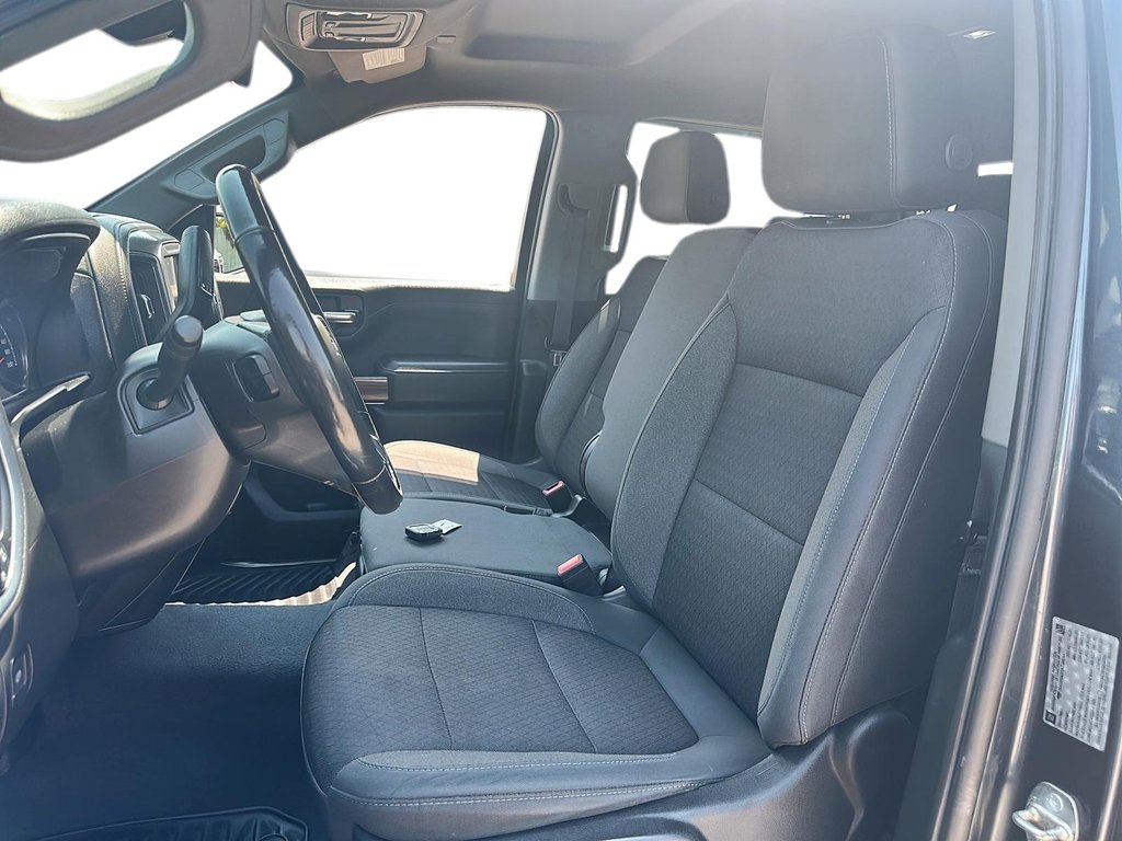 2019 Chevrolet Silverado 1500 New Crew Cab 4x4 LT / Short Box in Stratford, Ontario - 7 - w1024h768px