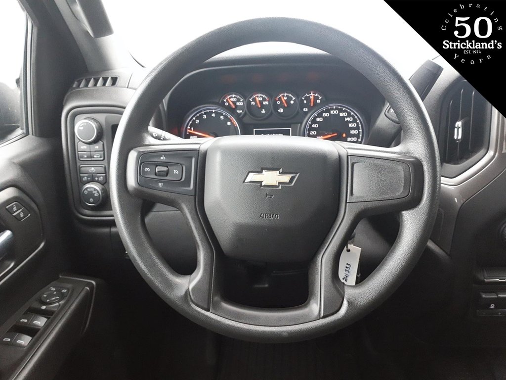 2020  Silverado 1500 Crew Cab 4x4 Custom / Short Box in Brantford, Ontario - 11 - w1024h768px