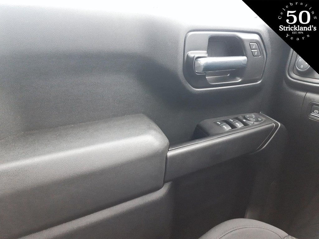 2020  Silverado 1500 Crew Cab 4x4 Custom / Short Box in Brantford, Ontario - 10 - w1024h768px