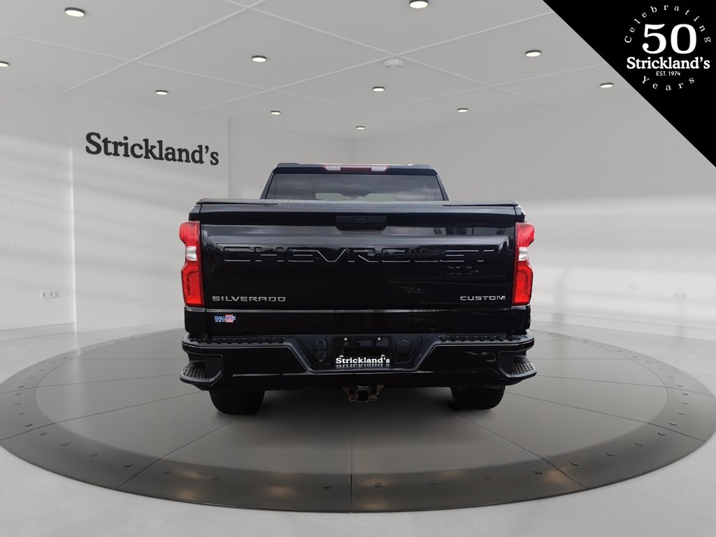 2020  Silverado 1500 Crew Cab 4x4 Custom / Short Box in Brantford, Ontario - 3 - w1024h768px