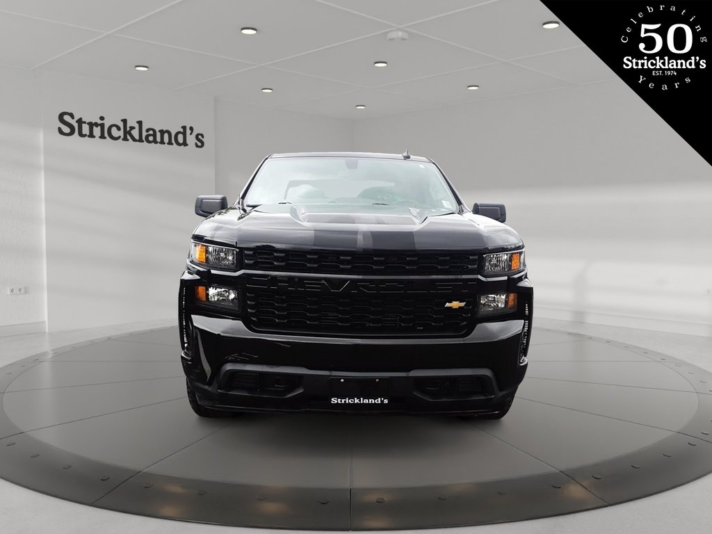 2020  Silverado 1500 Crew Cab 4x4 Custom / Short Box in Brantford, Ontario - 2 - w1024h768px