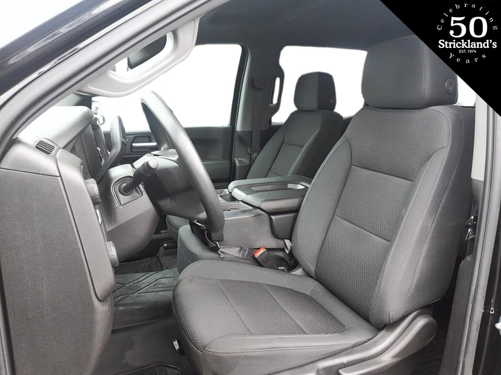 2020  Silverado 1500 Crew Cab 4x4 Custom / Short Box in Stratford, Ontario - 8 - w1024h768px